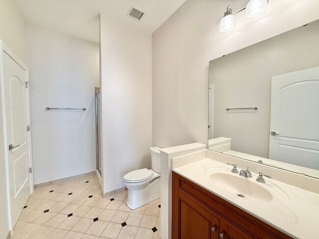 Building Photo - Luxurious Downtown Raleigh Condo with High...