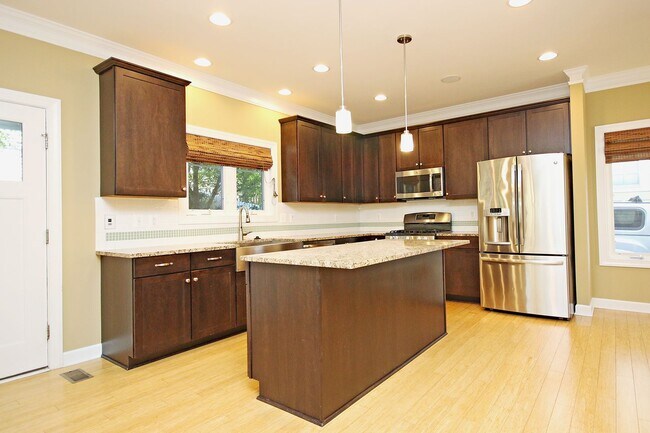 Building Photo - Spacious Downtown Home Convenient to UVA Medical Center