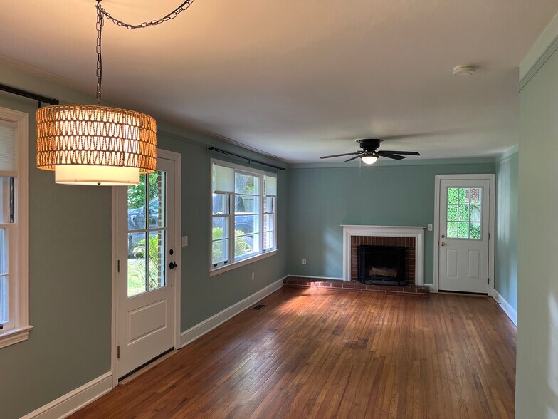 Building Photo - 402 Upper Highland Dr