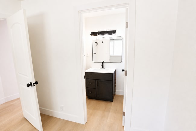 Building Photo - Adorable 1 Story Home For You, 2 weeks free rent