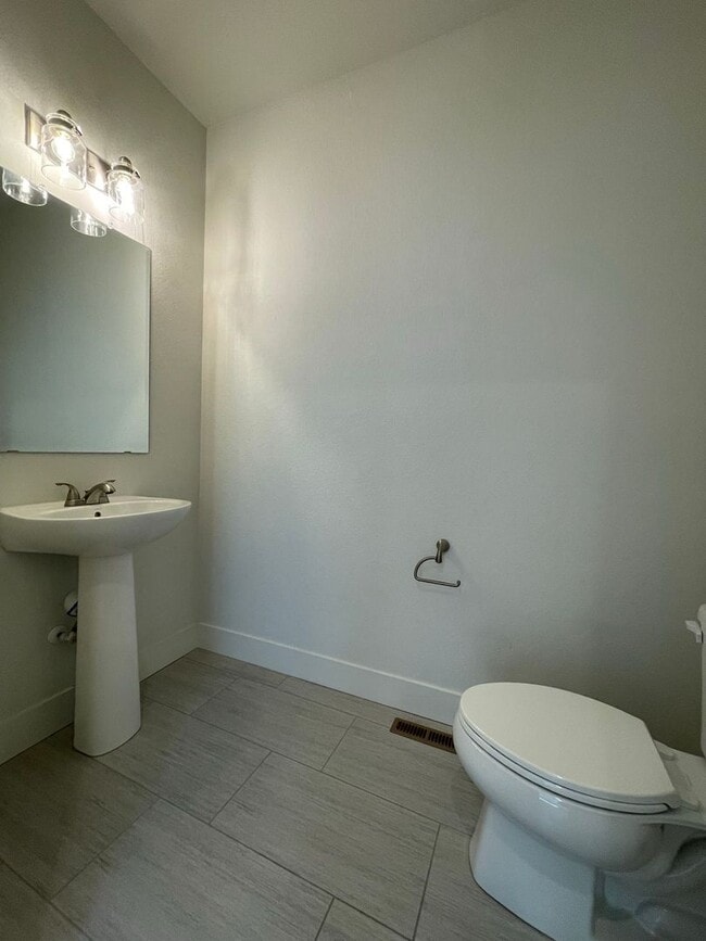 Building Photo - 2234 Central Pk Wy