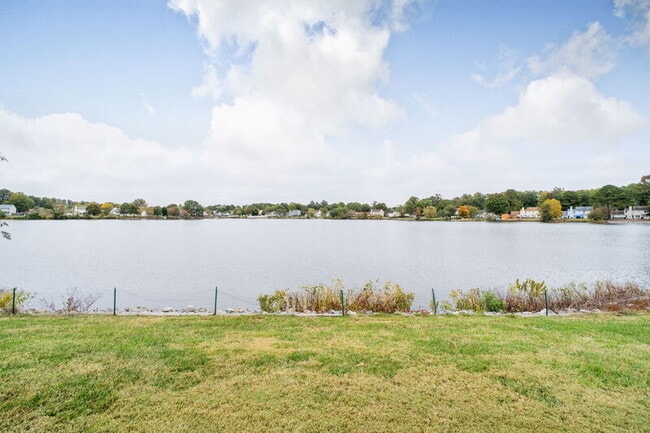 Building Photo - 625 Creekwood Dr