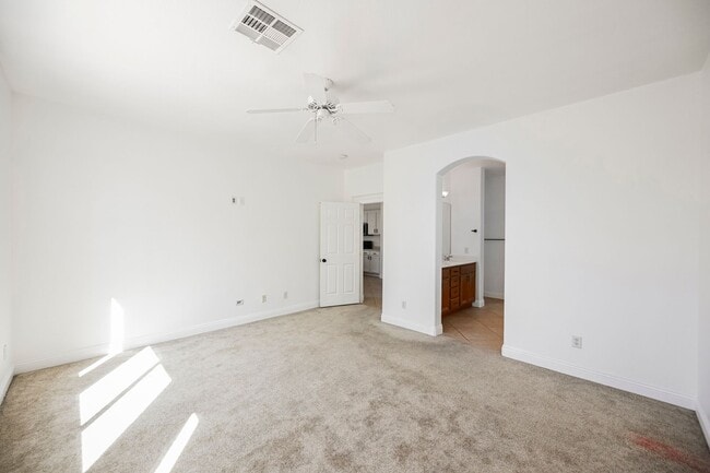 Building Photo - Welcome Home!  One Store Home