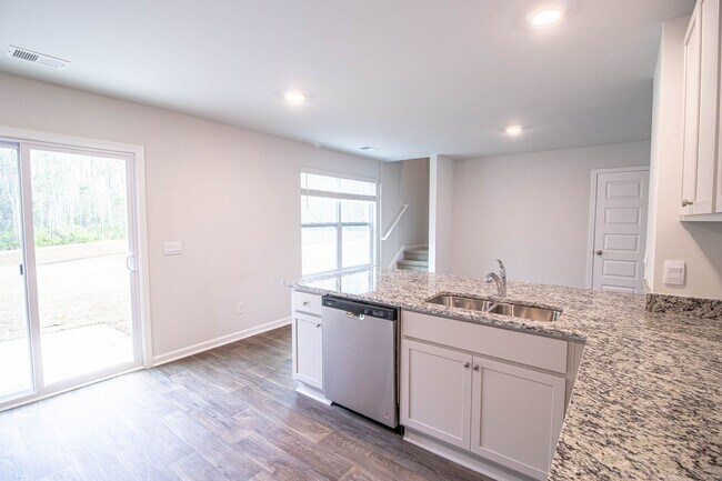 Building Photo - 495 Coconut Dr