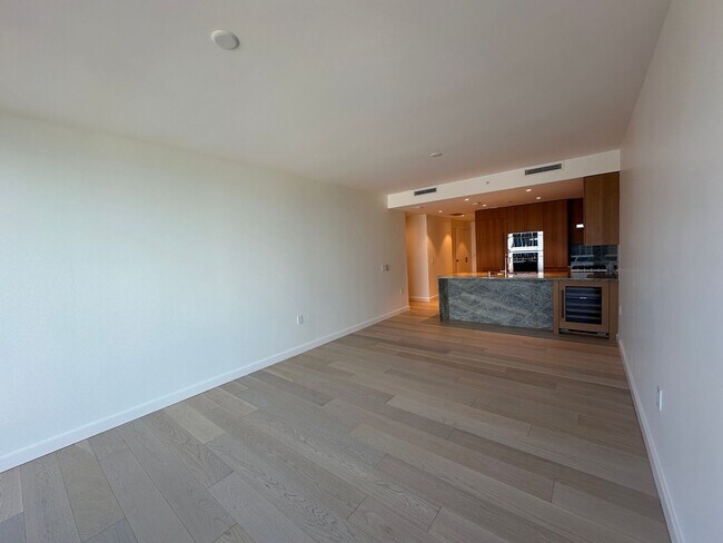 Building Photo - Victoria Place #3507