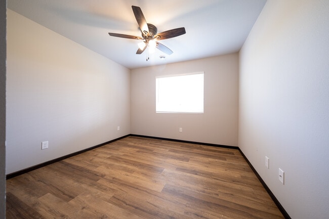 Building Photo - 669 4th Cir Dr SW