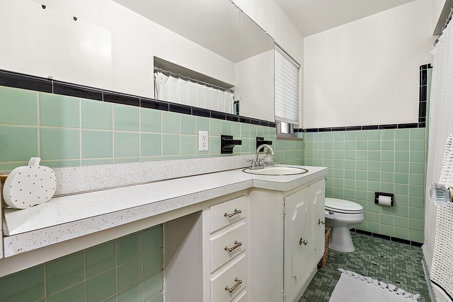 Building Photo - 2432 Hawkins Ave