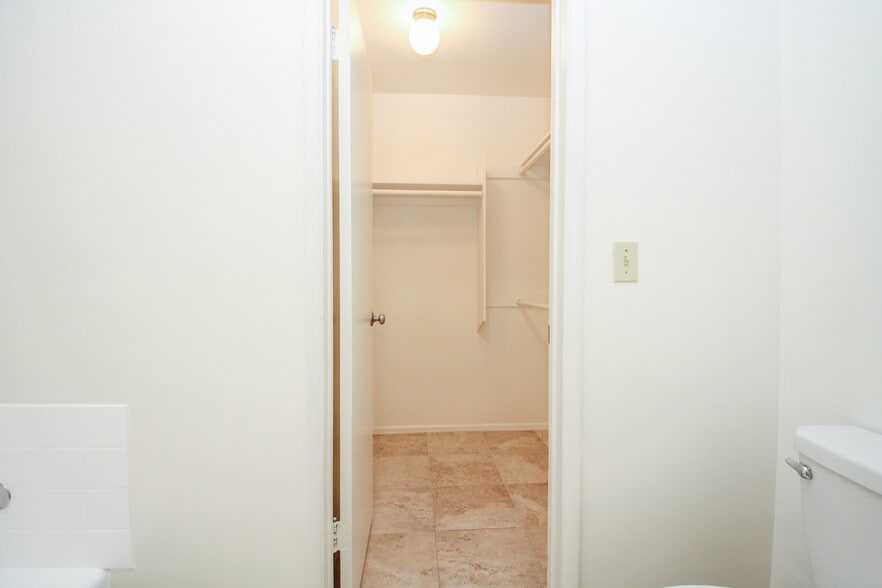 Building Photo - The Cove