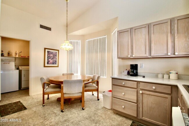 Building Photo - 6973 S Oakmont Dr