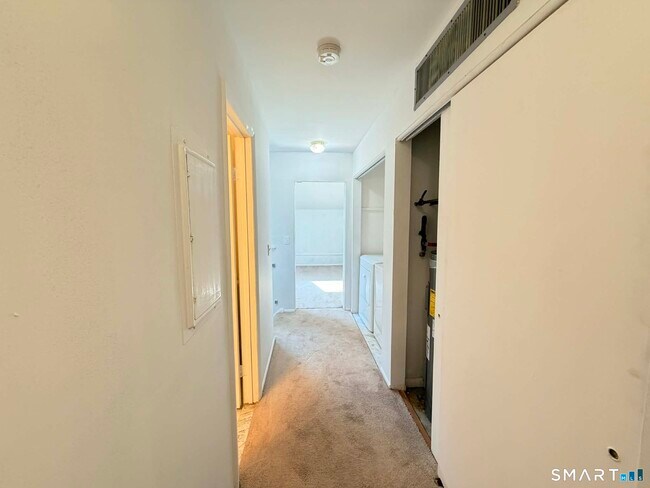 Building Photo - 14 Newtown Rd