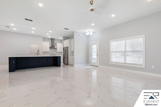 Building Photo - FULLY FENCED, LIKE NEW, CUSTOM BUILT 3/2/2 ON A CUL DE SAC IN DESIRABLE QUAIL HOLLOW