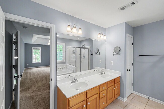 Building Photo - Exceptional 5-Bedroom Home with Finished Basement in Prime Location!
