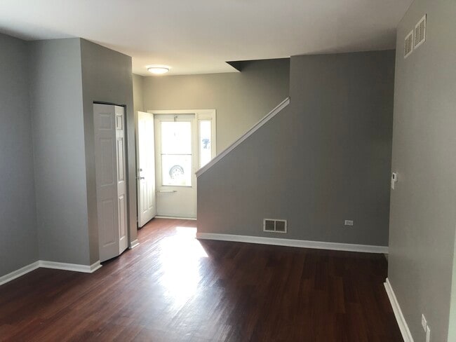 Building Photo - 671 Fieldcrest Dr