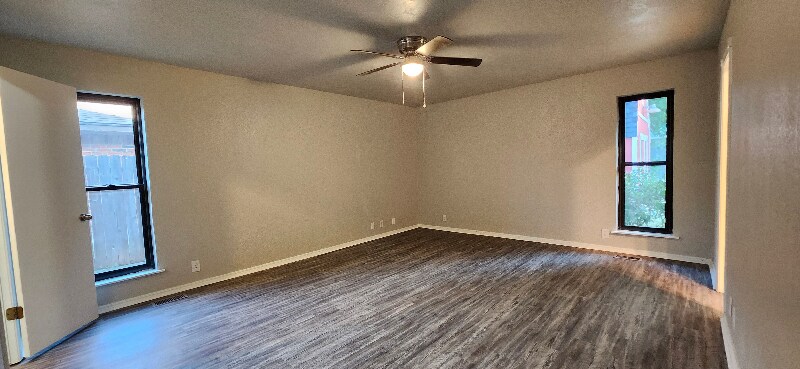 Building Photo - 2804 Fairfield Dr