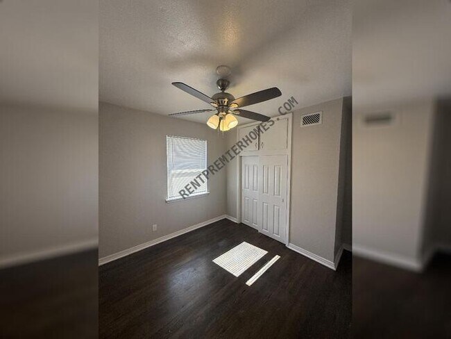 Building Photo - 4804 N Woodward Ave