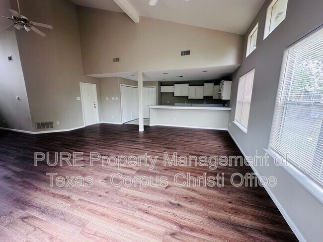 Building Photo - 4006 Panama Dr