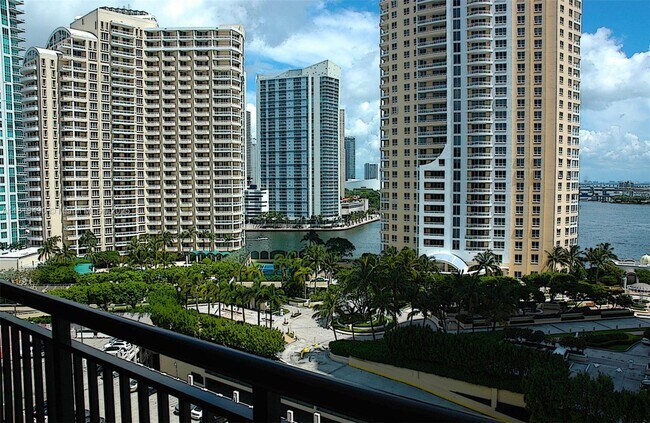 Building Photo - 540 Brickell Key Dr