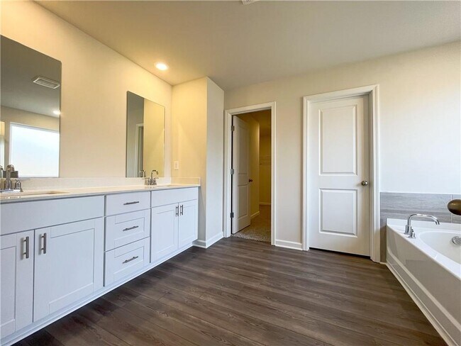 Building Photo - 6003 Hickory Crk Ct