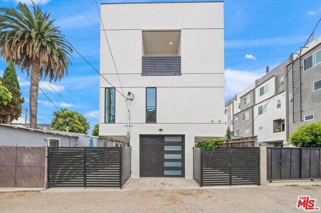 Building Photo - 4922 S Centinela Ave