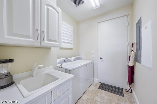 Building Photo - 580 Avellino Isles Cir