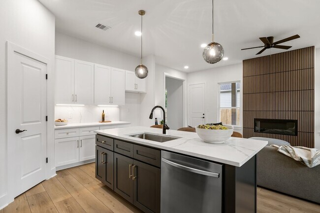 Building Photo - 22806 August Leaf Dr