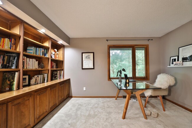 Building Photo - 668 Eagle Ridge