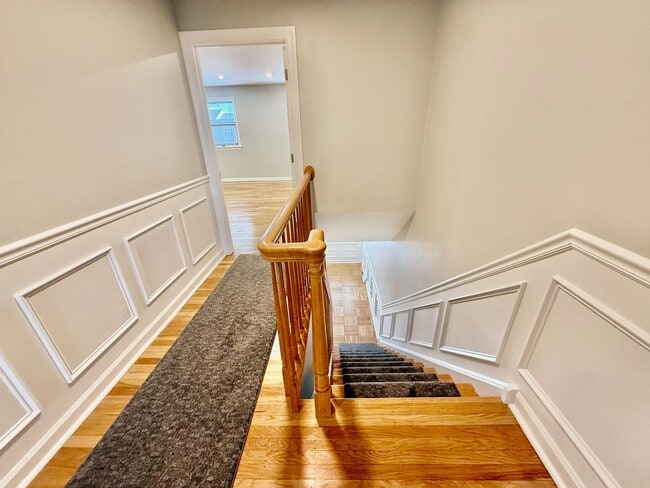 Building Photo - RARELY Offered completely RENOVATED PACKER PARK 3 Bedroom/2.5 Bath HOME w/ Central AC-HARDWOOD Fl...