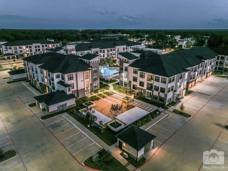 Building Photo - 1800 Central Pine St