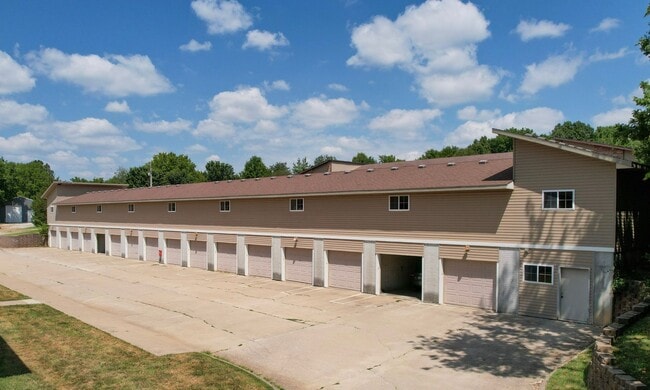 Building Photo - 2 bedroom one bath at Cedar Hills in Ozark...