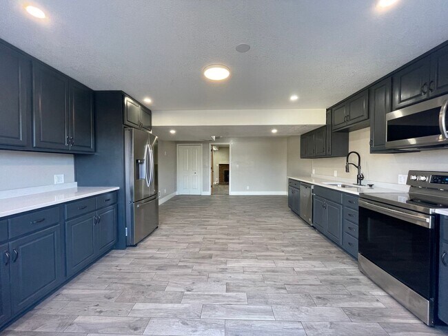 Building Photo - 2875 S Sherman St