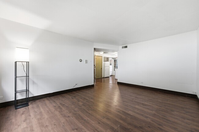 Building Photo - 3180 W Meadow Ln Dr