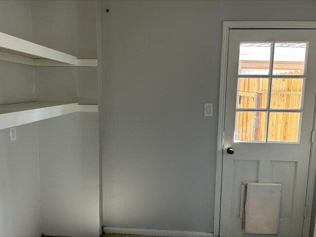 Building Photo - 214 Shenandoah Dr