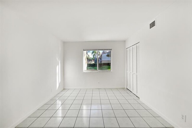 Building Photo - 109 Gardens Dr