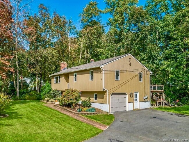 Building Photo - 40 Crestwood Dr