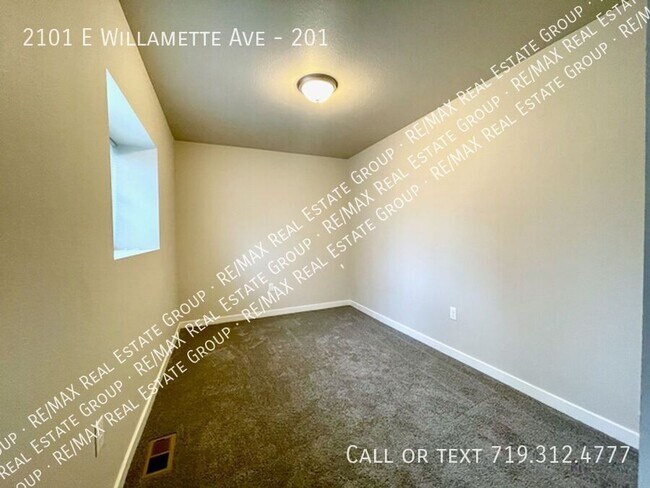 Building Photo - 2101 E Willamette Ave