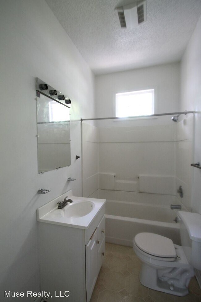 Building Photo - 2 br, 2 bath House - 556 Flint Street