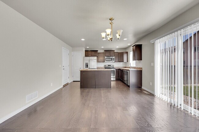 Building Photo - $2,495.00 3-bedroom, 2.5-bathroom in Color...