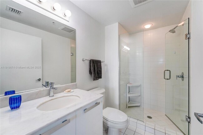 Building Photo - 601 NE 36th St