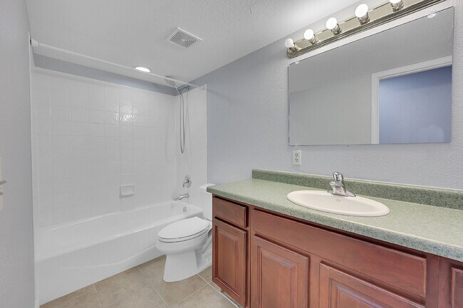 Building Photo - $3,650 - 4 Bed, 4 Bath Home with 4 Car Gar...