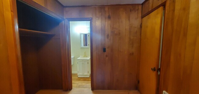 Building Photo - Large 4 Bedroom House On Hwy 105