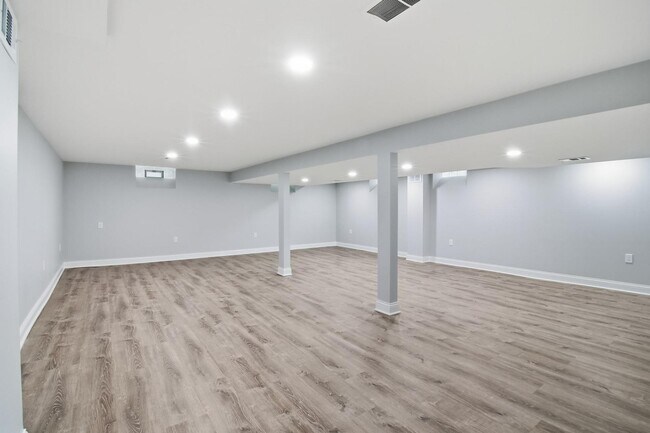 Building Photo - 32901 Blossom Ct