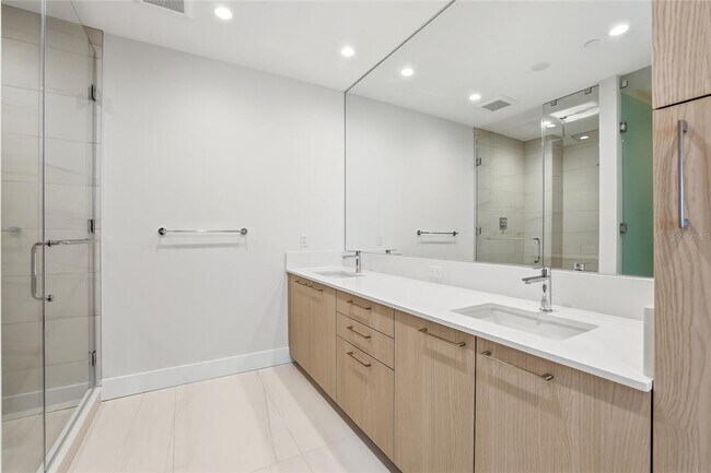 Building Photo - 275 1st Ave S