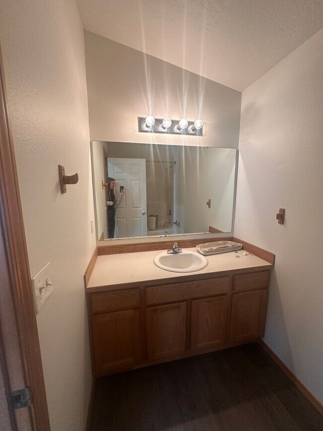 Building Photo - 7820 Three Rivers Dr