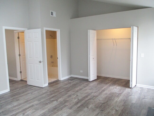 Building Photo - 989 Mesa Dr