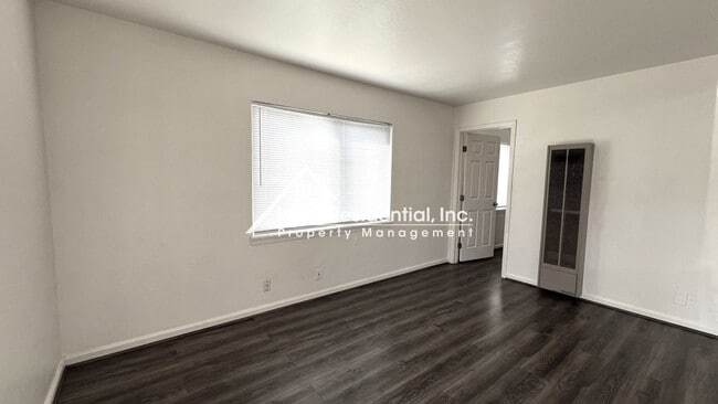 Building Photo - 53rdSt5640