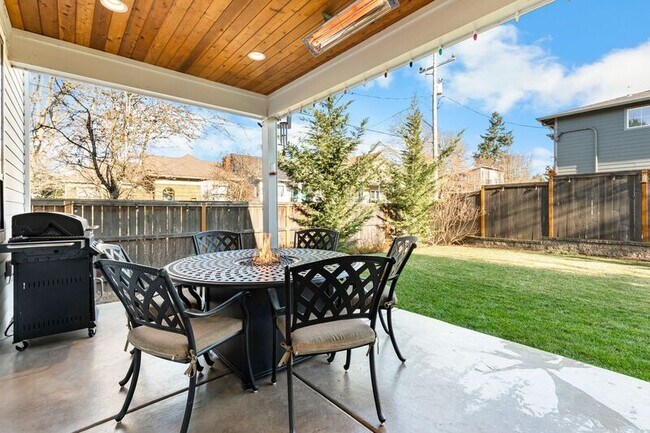 Building Photo - 4090 NE 6th Ave