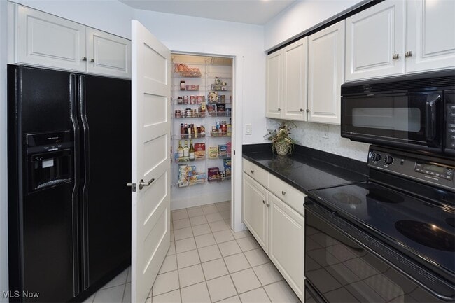 Building Photo - 19000 Lake Rd