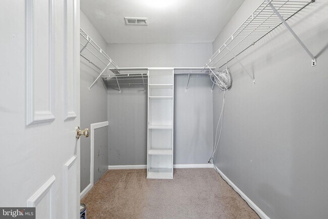 Building Photo - 10205 Balsamwood Dr