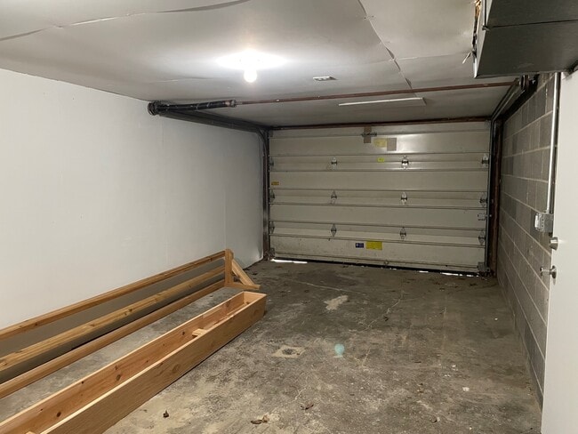 Building Photo - 1066 Northview Dr