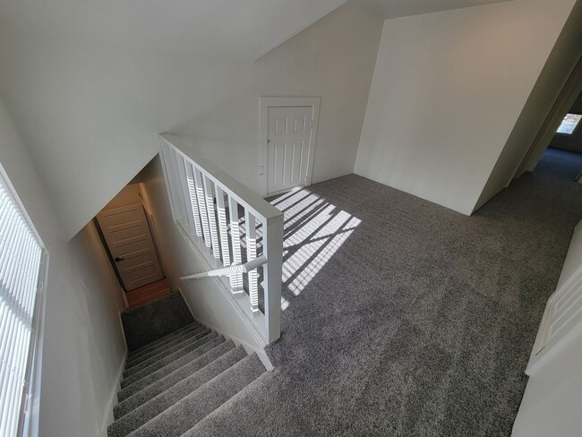 Building Photo - Don’t Miss This! Spacious 2 Bed, 2 Bath in North Portland